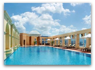 Fantastic outdoor swimming pool at Royal Garden Hotel Fantastic outdoor swimming pool at Royal Garden Hotel